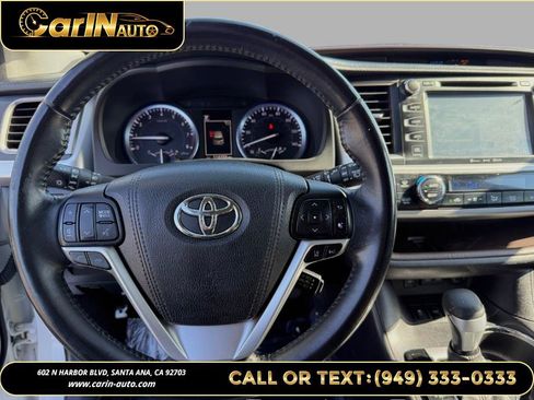 Used 2017 Toyota Highlander Limited Platinum FWD image 19