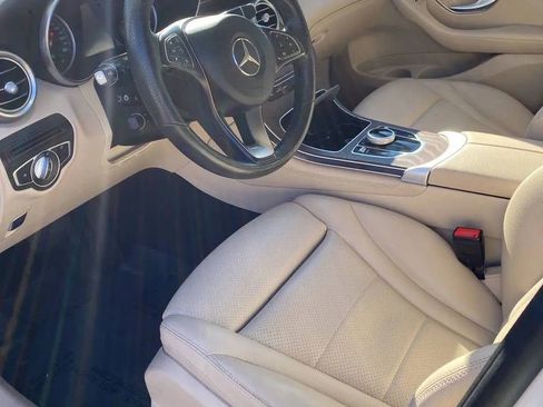 Used 2019 Mercedes-Benz GLC 300 4MATIC w/ Premium Package image 11