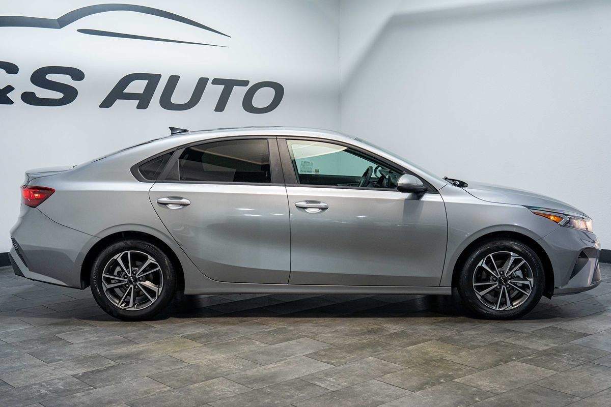 Used 2022 Kia Forte LXS FWD image 6