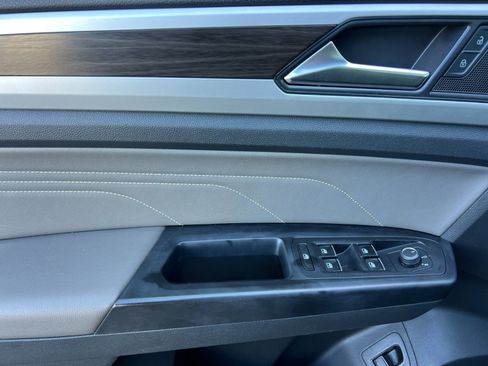 Used 2021 Volkswagen Atlas SE image 11