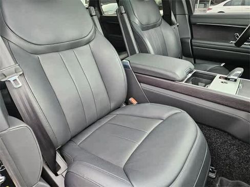 Used 2025 Land Rover Range Rover SE image 24