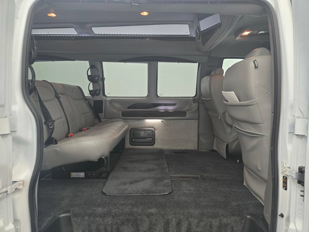 Used 2020 Chevrolet Express 2500 Extended RWD image 42