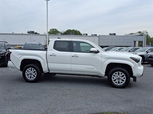 New 2025 Toyota Tacoma SR5 image 4