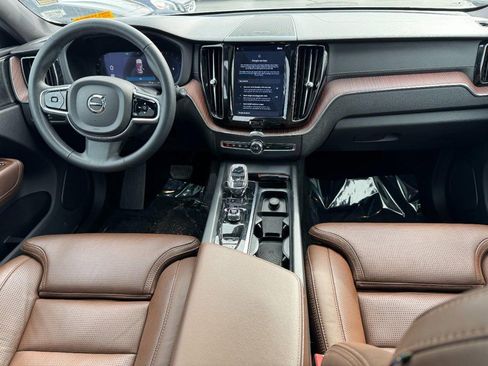 Used 2023 Volvo XC60 B5 Ultimate image 12