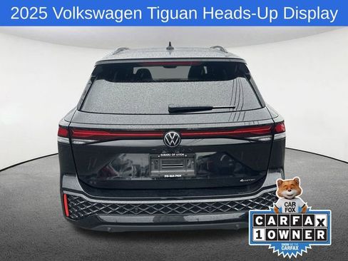 Used 2025 Volkswagen Tiguan SE R-Line image 14