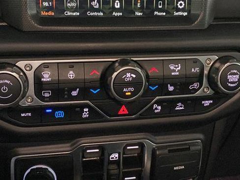 Used 2022 Jeep Wrangler Unlimited Sahara image 30