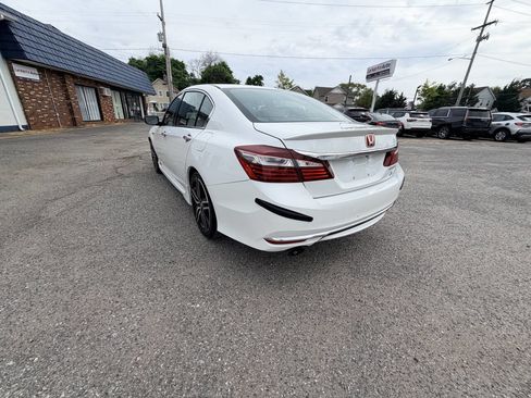 Used 2017 Honda Accord Sport image 18