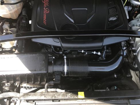 Used 2018 Alfa Romeo Stelvio Ti Lusso image 38