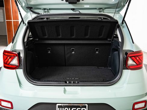 Used 2025 Hyundai Venue SEL FWD image 19
