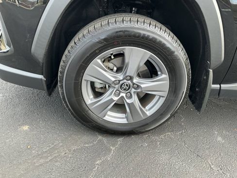 Used 2022 Toyota RAV4 XLE image 12