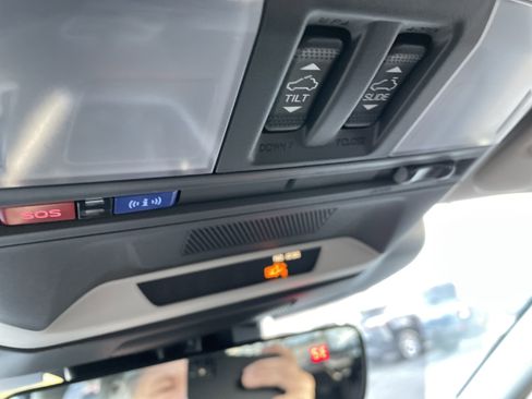 Used 2025 Subaru Crosstrek 2.0i Premium image 33