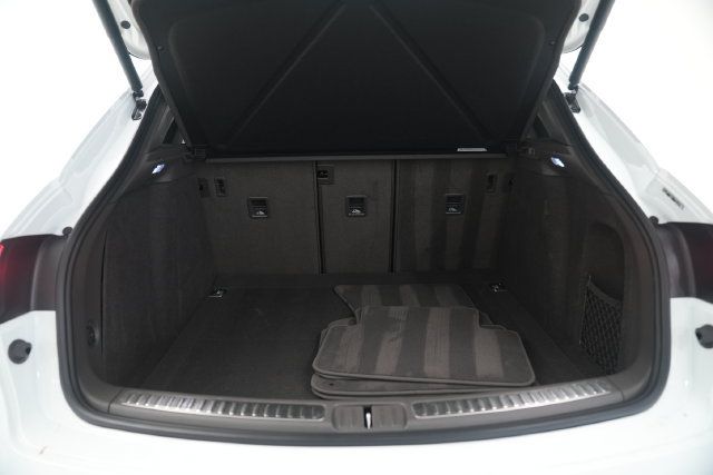 Certified 2026 Porsche Macan AWD/4WD image 16