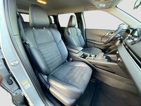 Used 2022 Mitsubishi Outlander SE image 32