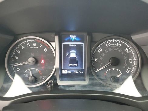 Used 2022 Toyota Tacoma TRD Off-Road AWD/4WD image 23
