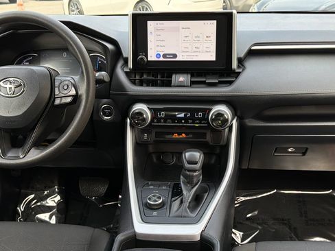 Used 2025 Toyota RAV4 XLE AWD/4WD image 16