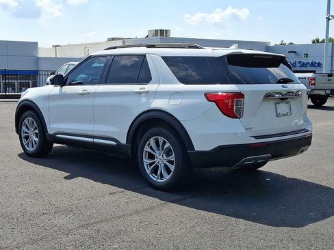 Used 2022 Ford Explorer XLT w/ Equipment Group 202A AWD/4WD image 4