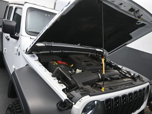 Used 2024 Jeep Wrangler Unlimited Rubicon 4xe image 24