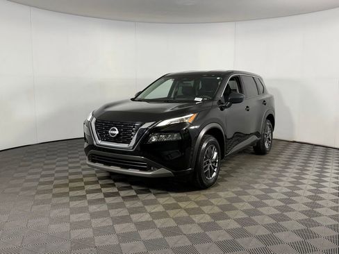 Used 2023 Nissan Rogue S image 3