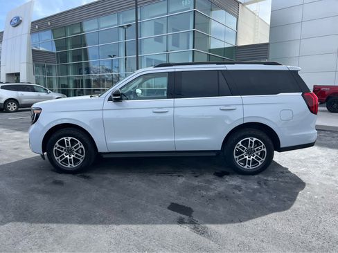 New 2026 Ford Expedition Active image 12