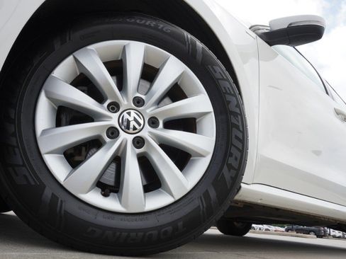 Used 2014 Volkswagen Passat 1.8T Wolfsburg Edition FWD image 11