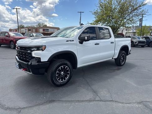 Used 2023 Chevrolet Silverado 1500 ZR2 w/ Technology Package AWD/4WD image 3