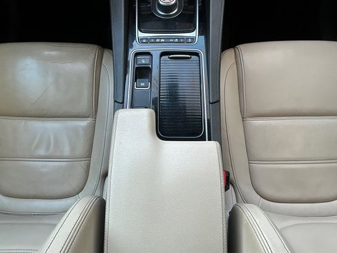 Used 2019 Jaguar F-PACE Prestige image 37