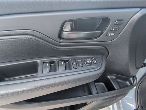 Used 2025 Honda Odyssey Sport-L image 13