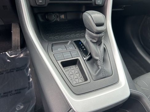 Used 2023 Toyota RAV4 XLE w/ Convenience Package image 10