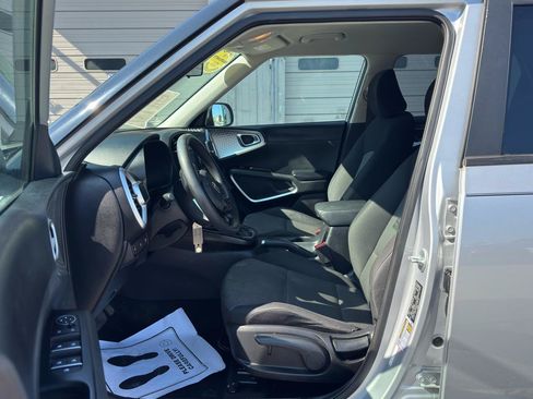 Used 2020 Kia Soul LX FWD image 12