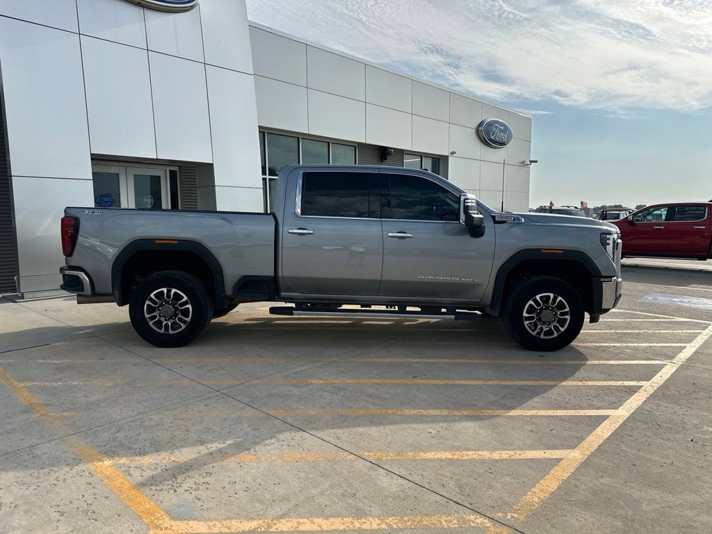 Used 2025 GMC Sierra 3500 SLT w/ SLT Premium Package AWD/4WD image 12