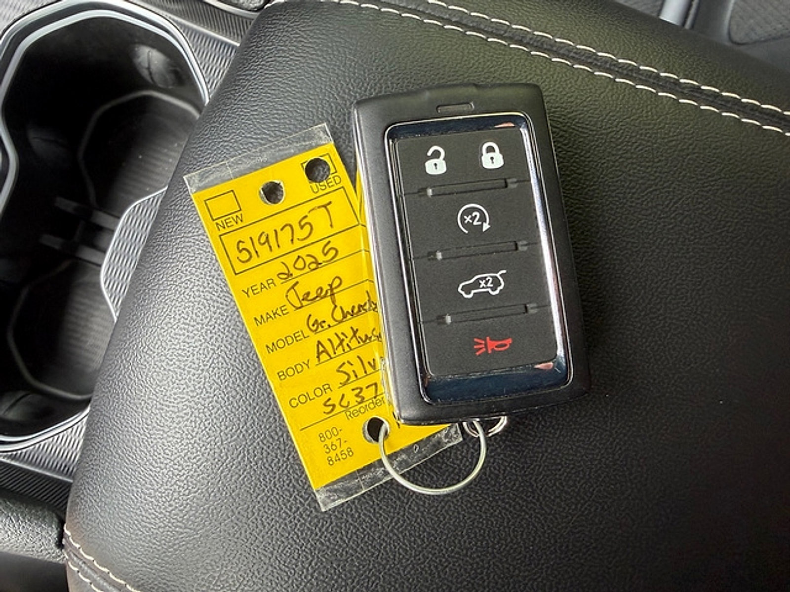 Used 2025 Jeep Grand Cherokee Altitude AWD/4WD image 30