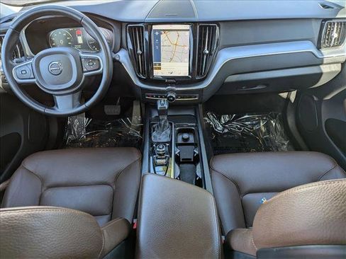 Used 2019 Volvo XC60 T6 Momentum w/ Multimedia Package AWD/4WD image 18