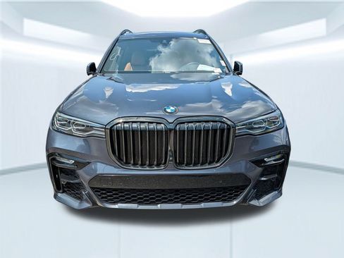 Used 2022 BMW X7 xDrive40i w/ M Sport Package AWD/4WD image 2