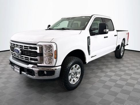 Used 2024 Ford F250 XLT w/ FX4 Off-Road Package AWD/4WD image 3