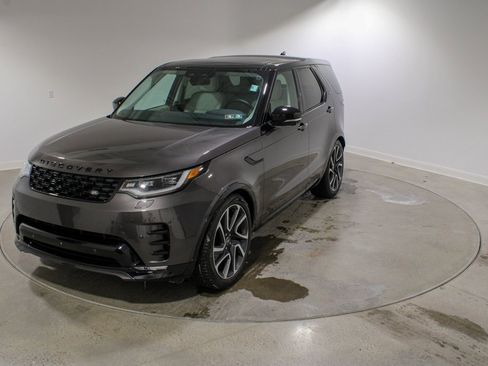 Used 2025 Land Rover Discovery Dynamic SE image 1