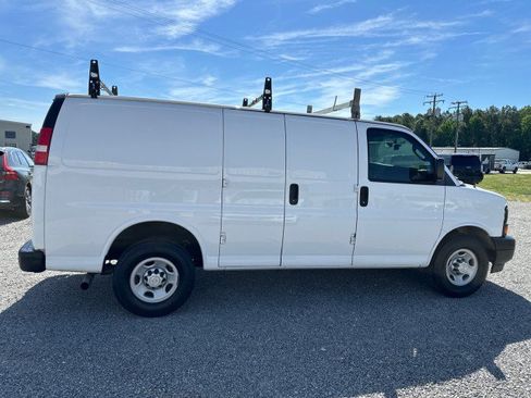 Used 2017 Chevrolet Express 2500 RWD image 8