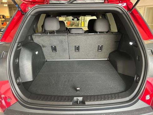 Used 2025 GMC Terrain Elevation image 26