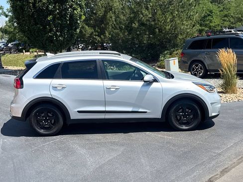Used 2019 Kia Niro EX Premium w/ Sunroof Package FWD image 34