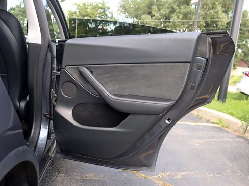 Used 2023 Tesla Model Y Long Range AWD/4WD image 36