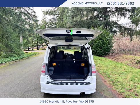 Used 2005 Scion xB Hatchback 4D image 16