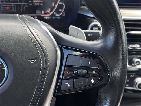 Used 2022 BMW 530e w/ Premium Package image 25