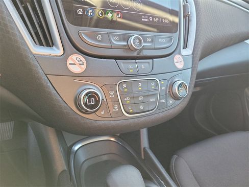 Used 2024 Chevrolet Malibu LT image 22