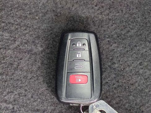 Used 2022 Toyota Highlander XLE image 37