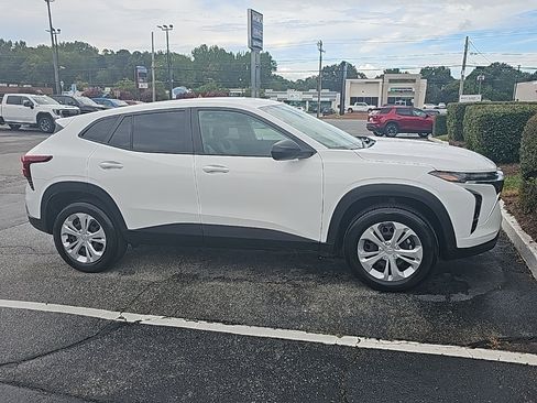 Used 2024 Chevrolet Trax LS image 2