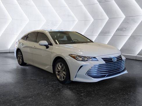 Used 2022 Toyota Avalon XLE FWD image 1
