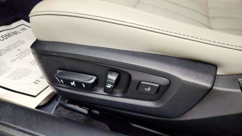 Used 2016 Lexus ES 350 w/ Luxury Package w/Wood Trim FWD image 12