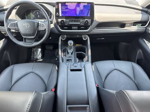 Used 2024 Toyota Grand Highlander XLE FWD image 26