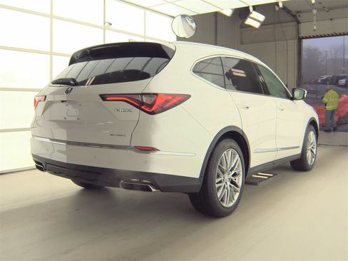 Used 2023 Acura MDX SH-AWD w/ Advance Package image 6