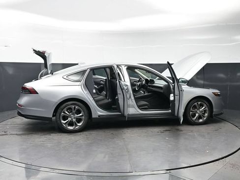 Used 2024 Honda Accord EX image 31