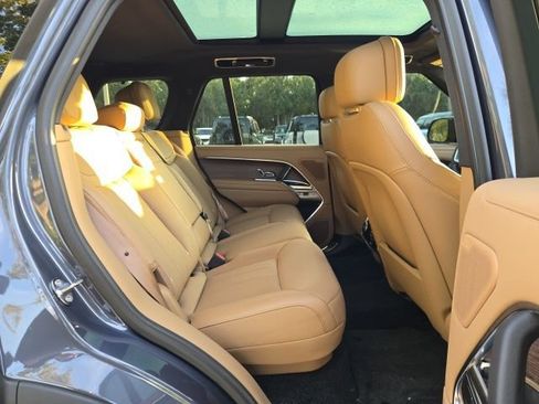 Used 2025 Land Rover Range Rover SE AWD/4WD image 10